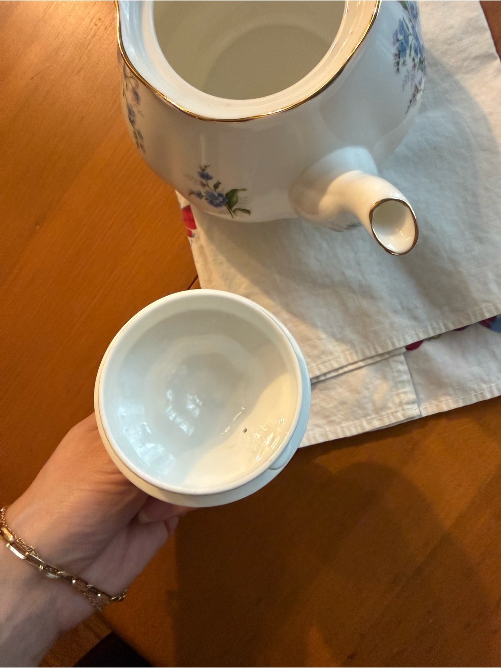 Royal Albert “Forget Me Not” Porcelain Teapot, England - Picture 4 of 7